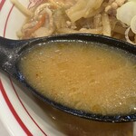 蒙古タンメン中本 - 仕込み調理のスープ