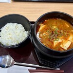 焼肉丼 炙り一番 - 海鮮スンドゥブ、チーズトッピング、ごはん中