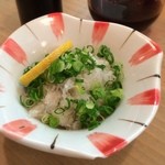 じんちょうげ - まずはシンプルに「しらす大根」から。しらすの潮味がスッキリと♪