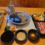 涮涮鍋壽喜燒Dontei 宇都宮鶴田店 - ランチしゃぶしゃぶ食べ放題(豚・鶏)2398円