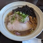 境逸品 鶏そば 山田屋 - スープを入れた図。