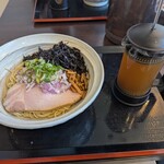 境逸品 鶏そば 山田屋 - 煮干そば。