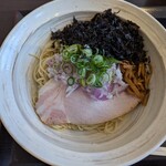 境逸品 鶏そば 山田屋 - 煮干そば。