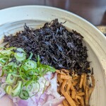 境逸品 鶏そば 山田屋 - 岩のりの個性もばっちり合うラーメン。