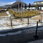 Karuizawa Koshizuka Purinsu Shoppingu Puraza Ten - 適度に雪残る