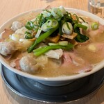 桜上水 船越 - ネギ、メンマ、青菜など具だくさん