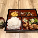 中華料理 福の虎 - 中華弁当A（かに玉+スブタ+からあげ+ライス大盛りは＋60円）1,360円