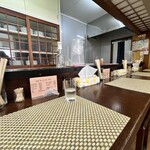 青竹手打ちらーめん まるはち - 店内は予想通り自宅改築風