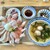 ひみ岸壁市場 - 料理写真:丼に美しく並べられた寒ブリ。右上はブリのほぐし身の佃煮。これが濃いめの味わいでお米とかなり合った。