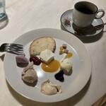 FROMA YORKYS CHEESE RESTAURANT&BAR - ２回目。