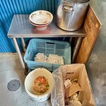 中洲屋台長浜ラーメン初代 健太 - セルフサービスで後片付け