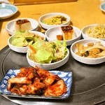 オモニ - 2014.6 お通しは5人で6種8個出てきました