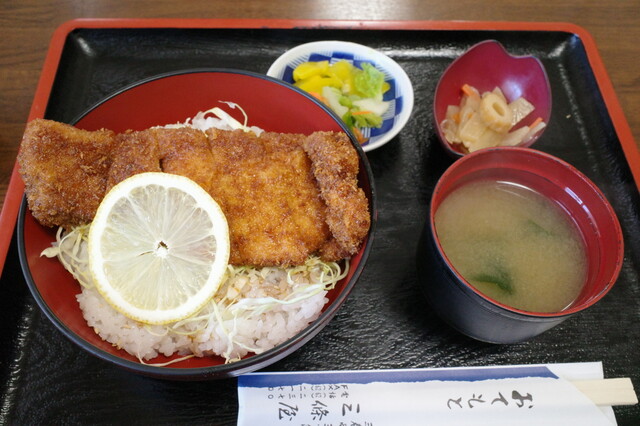 三條屋 - 三春（食堂）の写真