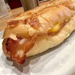 焼きたてパン工房 かえでの木 - ベーコンエッグパニーニ！