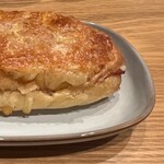 焼きたてパン工房 かえでの木 - ベーコンエッグパニーニ　右