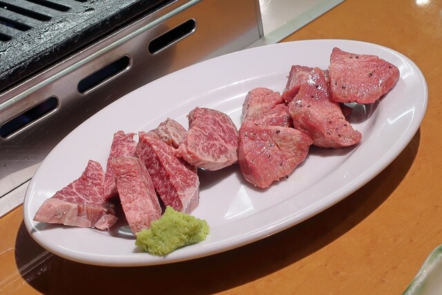 上タン、上ハラミ、上ミノ、上ツラミ』by vicky5656 : 焼肉やっちゃん 