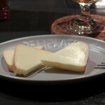 DEN - 自家製スモークチーズ