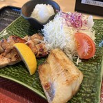 大戸屋 - しまほっけともろみチキンの炭火焼きアップ