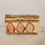 equilibre - ダンテルフレーズ （苺のミルフィーユ）890円