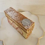 equilibre - ダンテルフレーズ （苺のミルフィーユ）890円