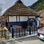 観光荘 - 駐車場側