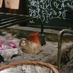 ウタリ - ダイレクトに炭火に入れて、女将が絶妙に温めてくれます。