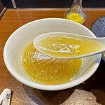 らぁめん 信 - スープ割しなくても、麺のホタテ＆昆布水がスープに移っているせいか、そのまま飲めます