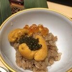 鮨 奏 - 赤酢飯で豪華海鮮丼