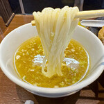 らぁめん 信 - ミネラル分なのか、とても香り高いスープ