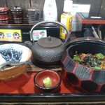 宇奈とと - 土瓶で提供してくれるお出汁が最高