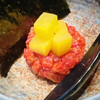 焼肉 よいん - 沢庵の角切り食感がユッケと合う