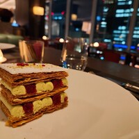 MAISON MARUNOUCHI - 苺とピスタチオのミルフィーユ