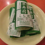 本家 アロチ 丸高 - 各テーブルの上に早寿司１００円が置いてあります。