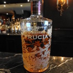 フランスのプラムリキュールをつかってます