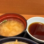 天丼てんや - 味噌汁と、単品天ぷら用の天つゆ