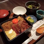 285202755 - 熟成イチボ肉タタキステーキとすき焼き煮のお重