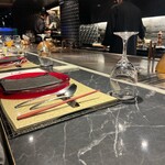 鉄板焼き あさひ - ライブ感楽しめるカウンター席