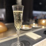 鉄板焼き あさひ - 乾杯はシャンパンでグラスも素敵