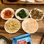 スンドゥブ専門店 駿 - パンチャン5種