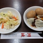 川城 - 食べ放題を食べてメインの到着を待つ。