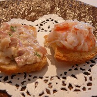 カンパーニュ - 毛ガニとトリュフのカナッペ