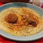 FALAFEL BROTHERS 大手町店 - フムスプレートセット(1650円)のフムス(メキシカンスタイル)