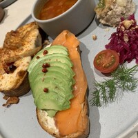 アニヴェルセル カフェ - 二種のオープンサンド