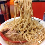 らーめん こじろう 526 鶴見店 - 正油ラーメンの麺。もちもちです。