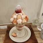 cafe days - こちらは1月下旬にいただいたイチゴのパフェですっ( *´艸｀)