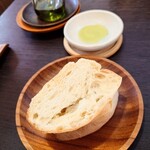 hape - パン、ハーブ入りオリーブオイル