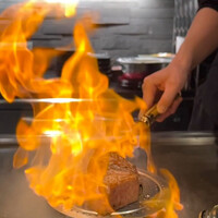 鉄板焼き あさひ - フランベシーンは盛り上がります
