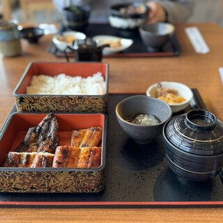 うなぎ専門店 尾方屋_1