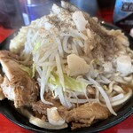 ラーメン二郎 - 大ラーメン（豚2枚）ニンニクマシマシ・アブラ。
