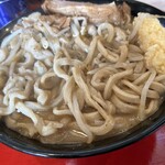 ラーメン二郎 - いつもより厚み・硬さを感じる麺でした。